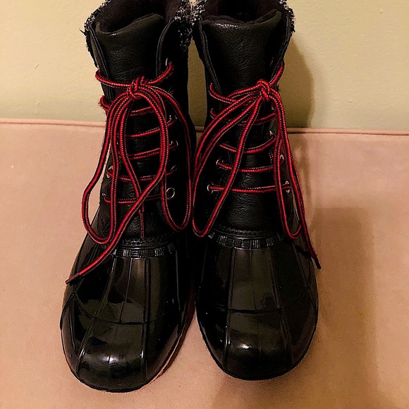 ☔️ ShoeDazzle Insulated Rain Boots - Picture 3 of 12